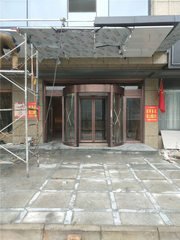 石泉兩翼自動旋轉門安裝現場