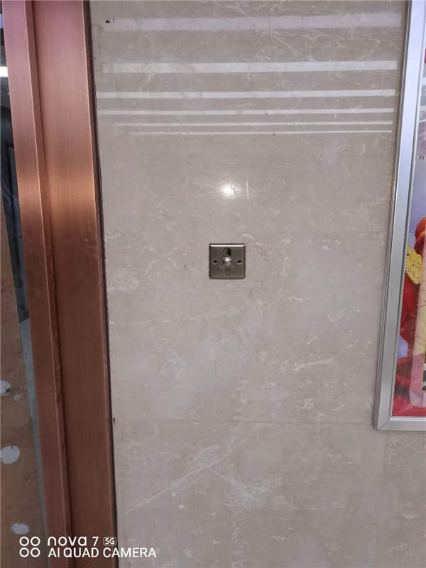 西安市高新區(qū)公司辦公室純銅自動(dòng)門(mén)安裝現(xiàn)場(chǎng) 