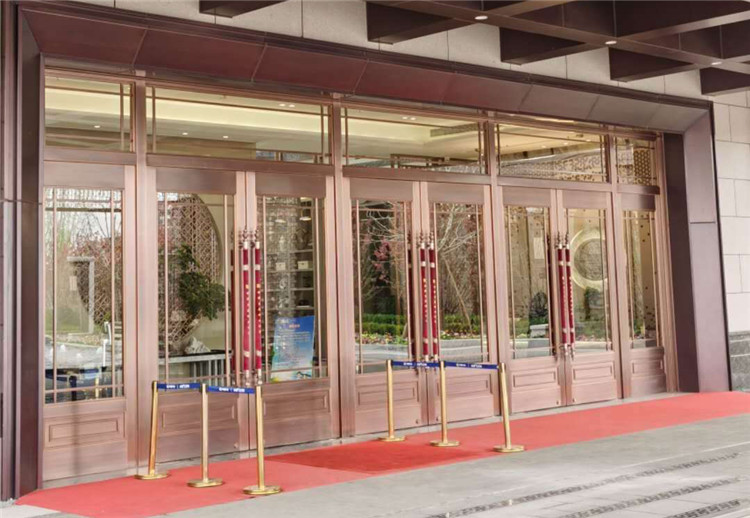 冬季自動門定期安全檢查，預防事故發生