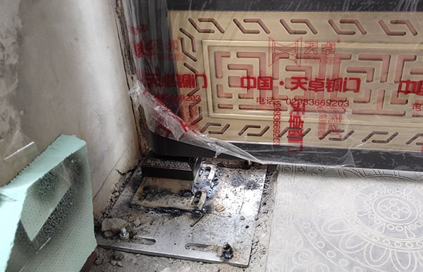 拜先生咸陽農(nóng)村自建房庭院銅門施工現(xiàn)場(chǎng)實(shí)拍 