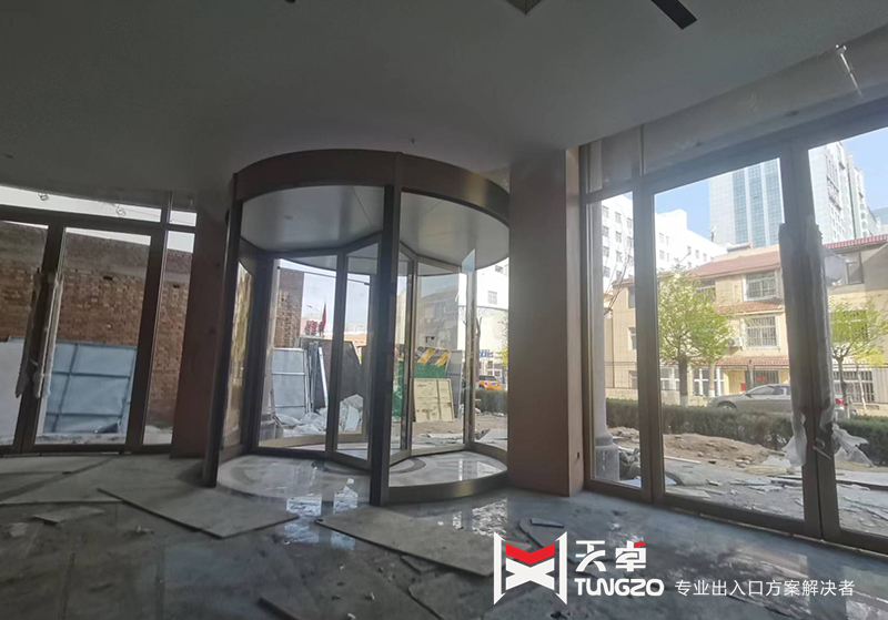 地彈門安裝現場