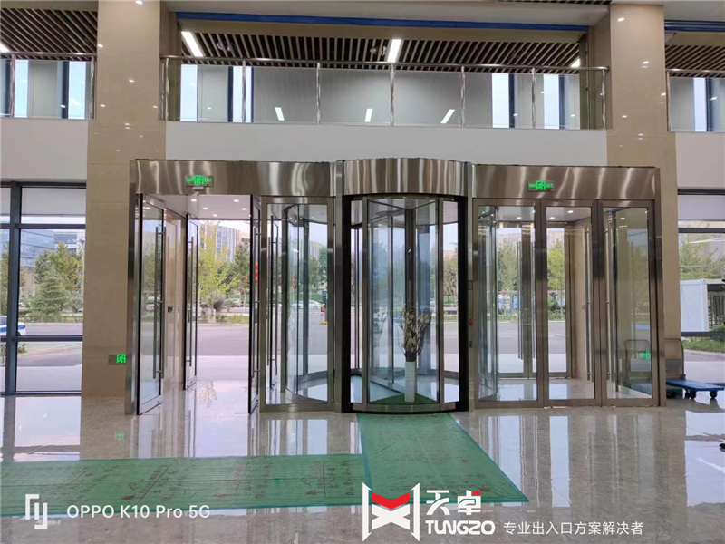 西安南航辦公樓旋轉門